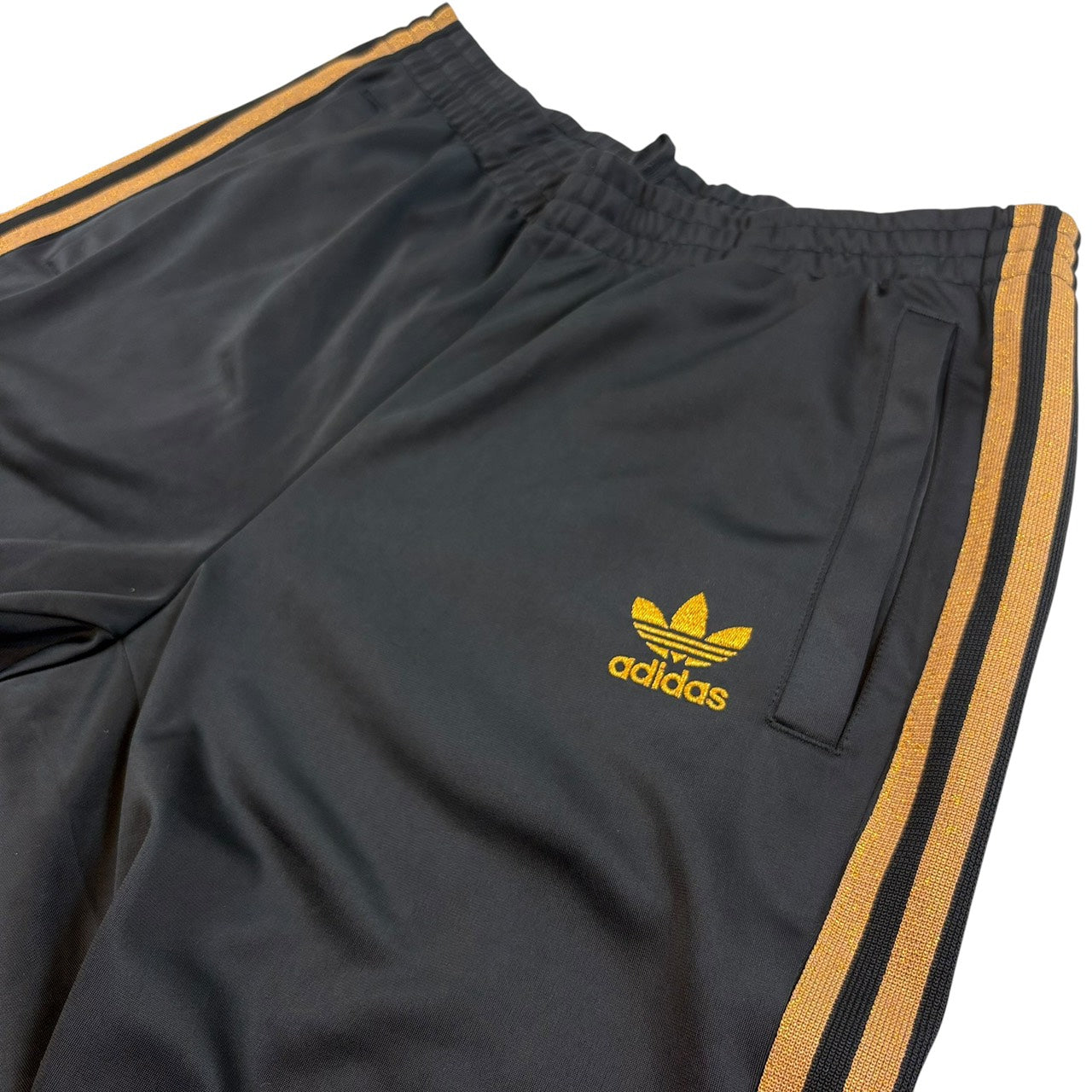 adidas アディダス ジャージ クラシックシリーズ トラックパンツ ブラック x ゴールド L