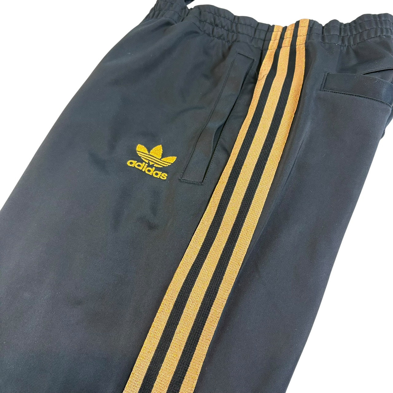 adidas アディダス ジャージ クラシックシリーズ トラックパンツ ブラック x ゴールド L