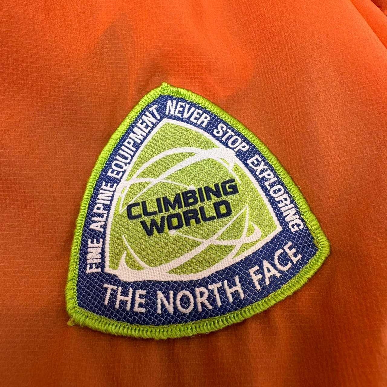 THE NORTH FACE ナイロンパーカー ワッペン付き オレンジ × ネイビー  XL