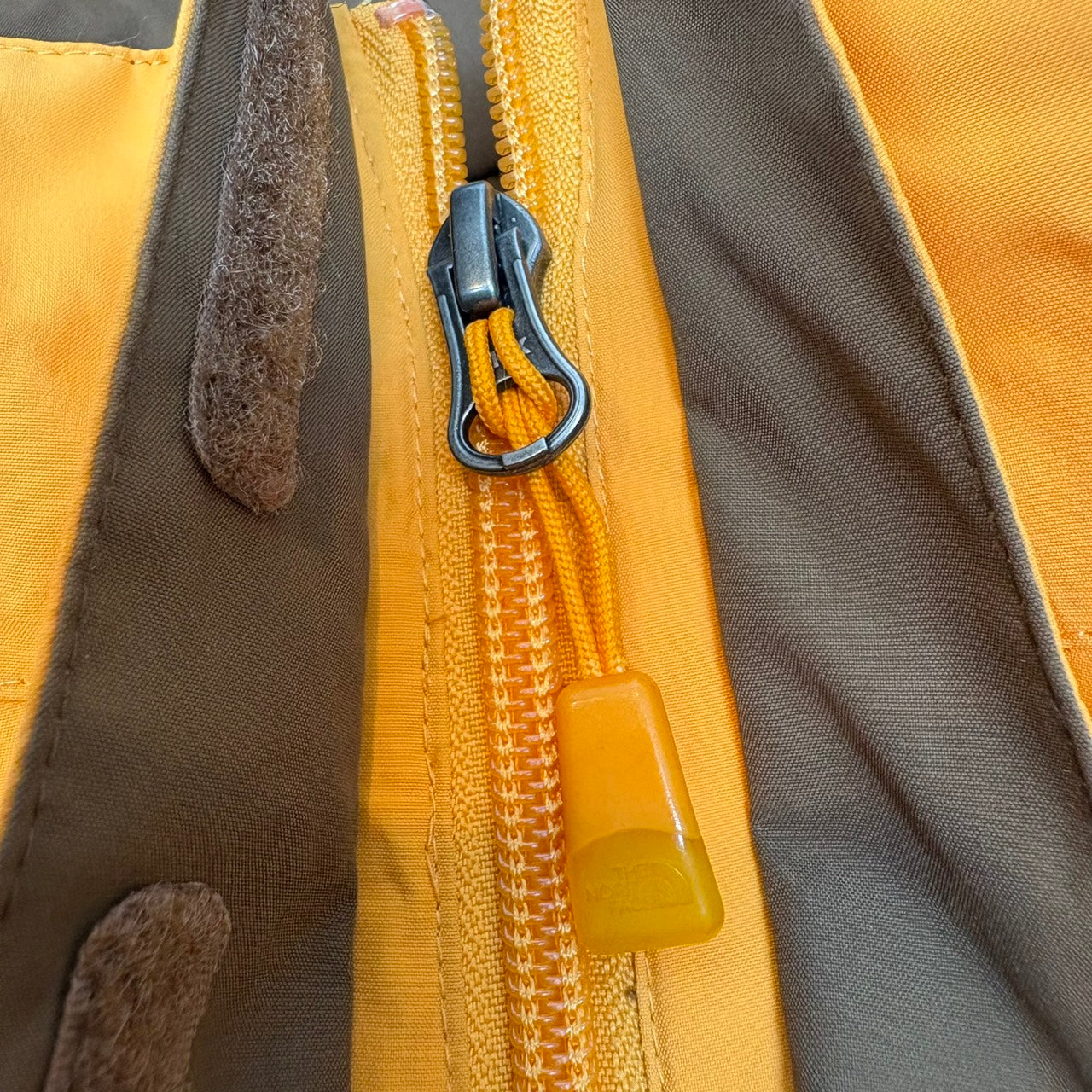 THE NORTH FACE ノースフェイス HyVent マウンテンパーカー イエローオレンジ × ブラウン × インナーブルー XL