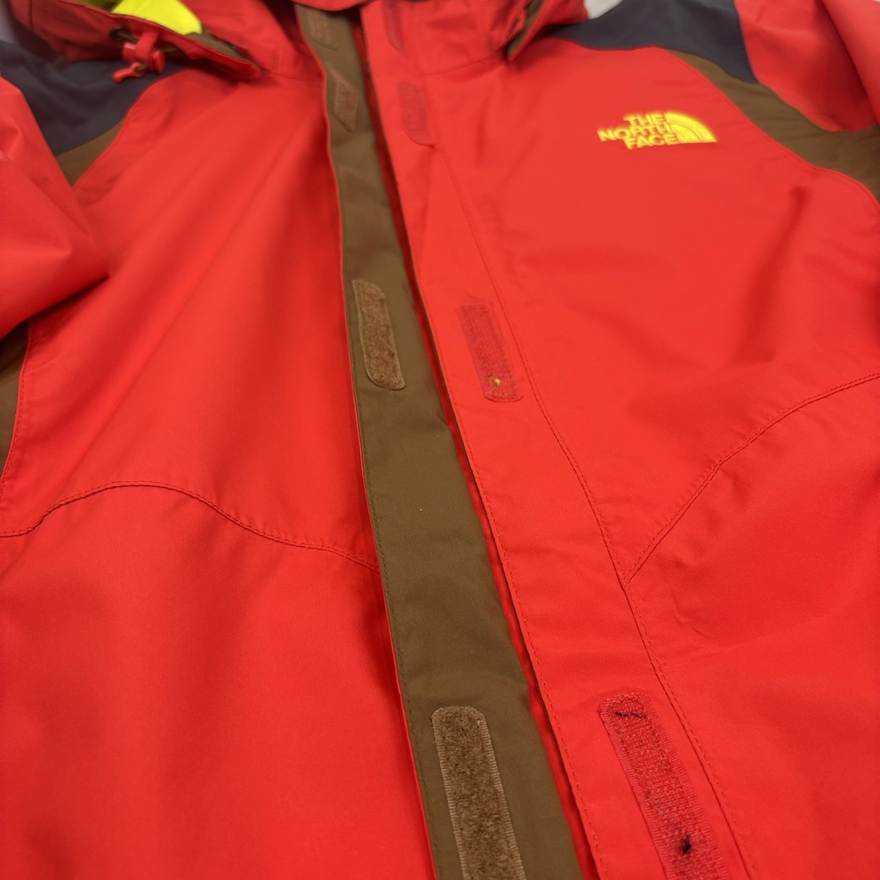 THE NORTH FACE ノースフェイス マウンテンパーカー HYVENT レッド M