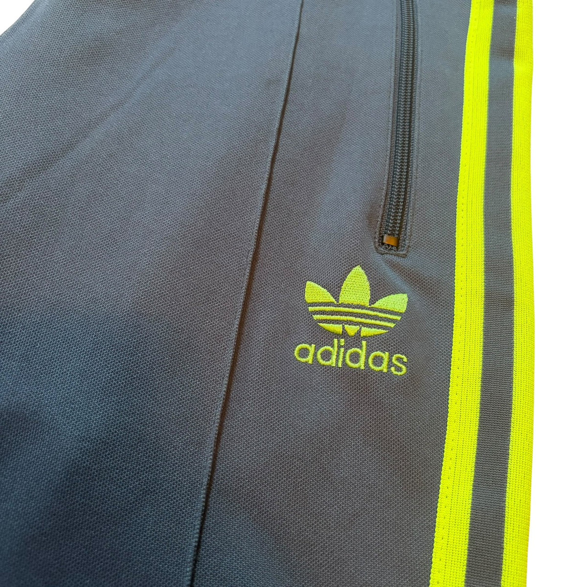 adidas アディダス トラックパンツ ジャージ グレー×ネオンイエロー M